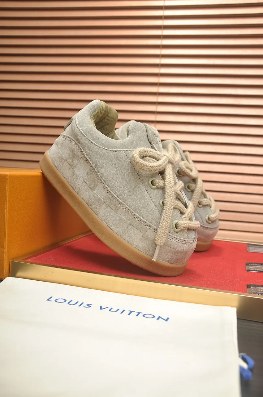 Men's men's shoes💰700💶 🔥New style🔥 LV co-branded nigo, ugly and cute😍Many Internet celebrities have put on their shoes, classic and versatile items.  ❄️Fabric: Imported high mercerized cow suede. ❄️Inner lining: high-grade elastic mesh, ❄️Outsole: original molded outsole, palm print rubber outsole with hidden L letter and Monongram flower ❄️Size: Female 35-41 (Female 41 customized), Male 39-46 (45-46 customized)